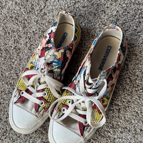 Wonder Women Converse All-Stars - Picture 2 of 4